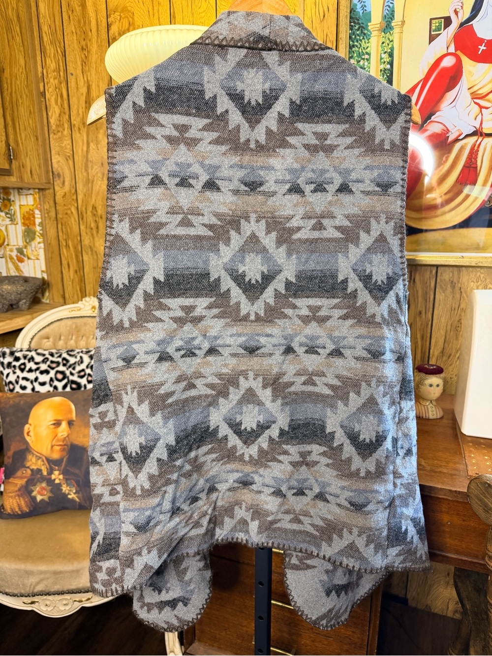Western Style Open-Front Aztec-Pattern Vest - Picture 3 of 12